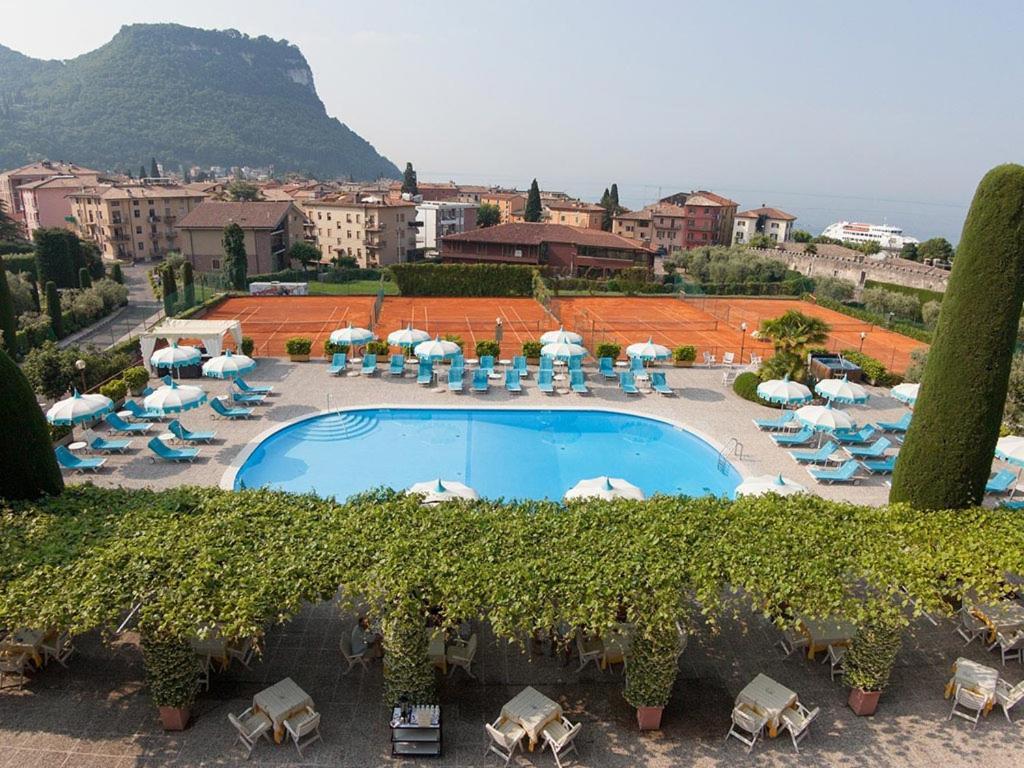Hotel Garden Bagian luar foto