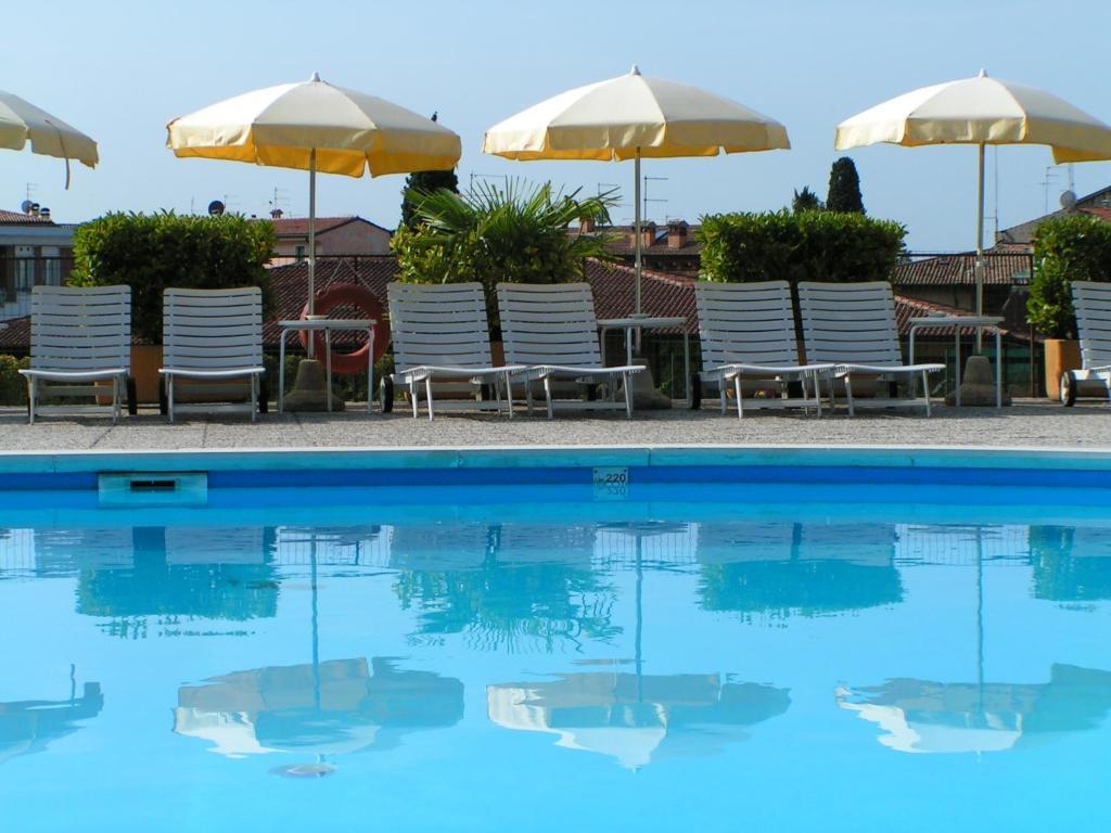 Hotel Garden Bagian luar foto