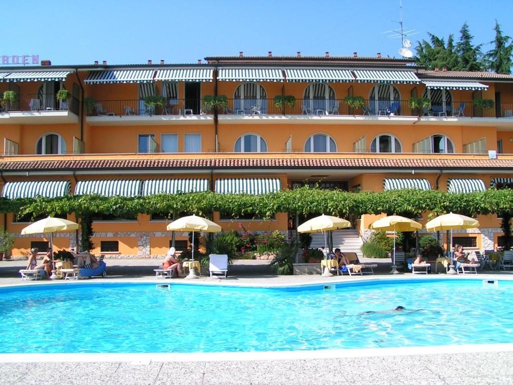 Hotel Garden Bagian luar foto