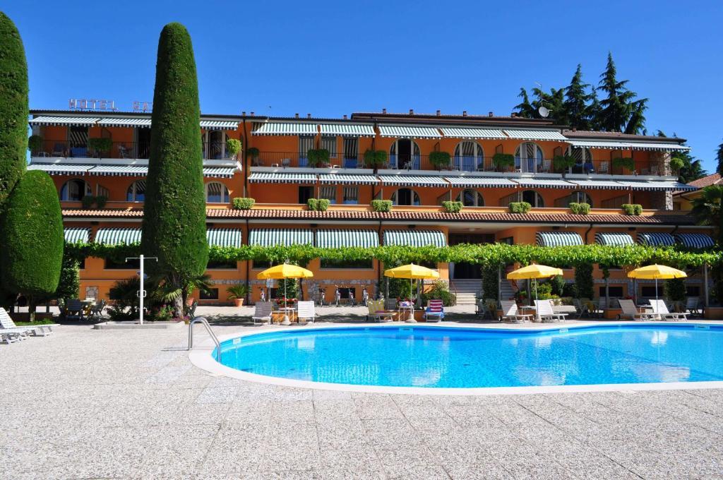 Hotel Garden Bagian luar foto