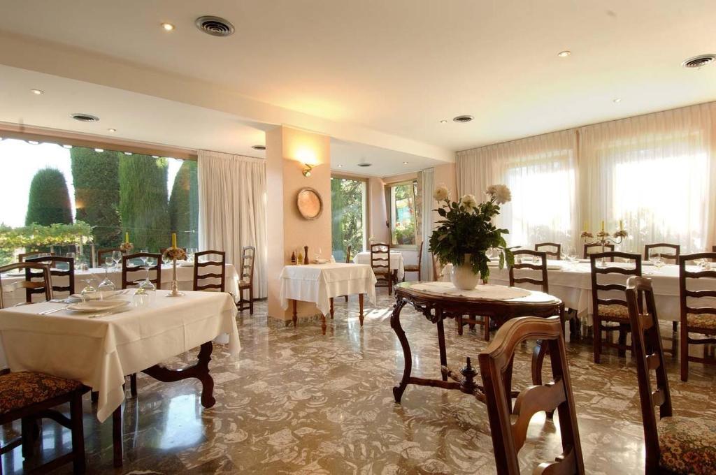 Hotel Garden Bagian luar foto